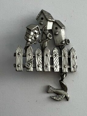 Vintage Brooch Pin Spoontiques Birdhouses Fence Bird Flowers Vines Pewter